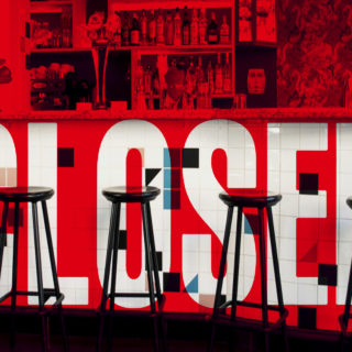 Στις μπάρες της Αθήνας η κατάσταση μυρίζει μπαρούτι αντί για αλκοόλ