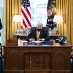 ΗΠΑ: Ο πρόεδρος Μπάιντεν επέτρεψε τη λήξη εφαρμογής προεδρικού διατάγματος του Τραμπ