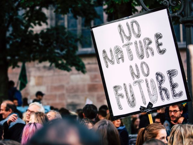 Οι νέοι στην Ευρώπη ανησυχούν περισσότερο για το κλίμα παρά για την πανδημία