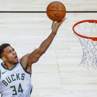 Οι Μιλγουόκι Μπακς δίνουν ένα εμβόλιο κατά του κορωνοϊού σε κάθε εισιτήριο του αγώνα με τους Νετς