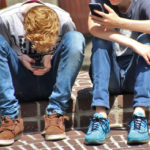 Δύο 17χρονοι έκλεψαν κινητά από ανηλίκους στην Κηφισιά με την απειλή μαχαιριού