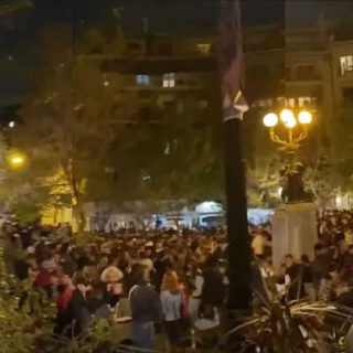 Ναι στις πλατείες αλλά όχι έτσι