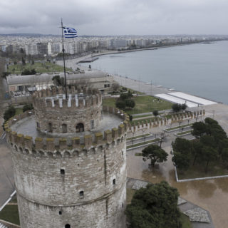 Ανοίγει το λιανεμπόριο στην Πάτρα, με click away η Θεσσαλονίκη, κλειστά στην Κοζάνη