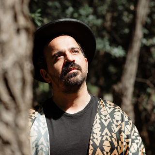 Ο Monsieur Minimal ονειρεύεται αμαρτίες και ταξίδια στον αμερικανικό νότο