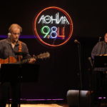 Ο Μίλτος Πασχαλίδης καλεί την Βιολέτα Ίκαρη στη σκηνή του Σταυρού του Νότου