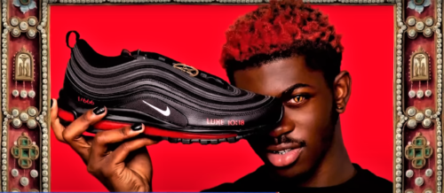 Αποζημιώσεις σε όσους αγόρασαν τα «Air του Σατανά» της Nike με ανθρώπινο αίμα και πεντάλφες