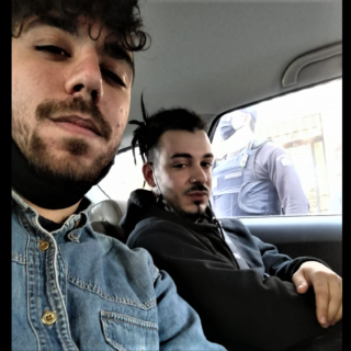 Ο Δημήτρης και ο Αχιλλέας προσήχθησαν από την αστυνομία επειδή έπαιζαν μουσική στο δρόμο