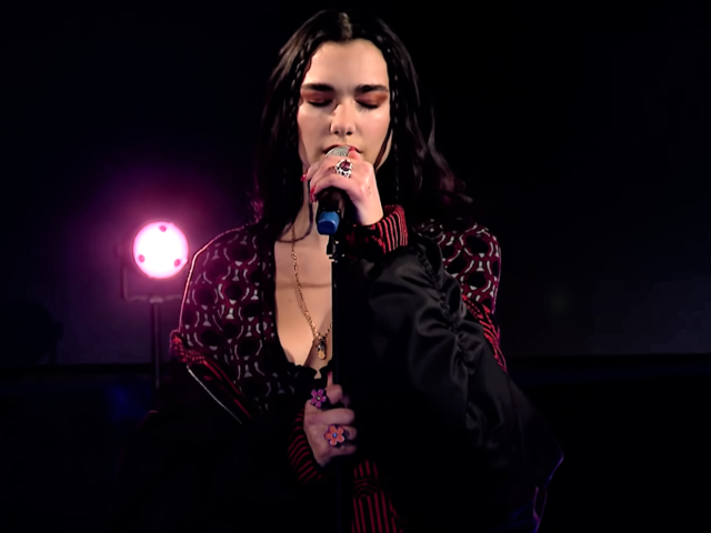 Η Dua Lipa πραγματοποίησε μία ακόμη εμφάνιση «του ονείρου» στο BBC Radio 1 Live Lounge [ΒΙΝΤΕΟ]