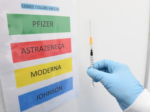ΗΠΑ-Εμβόλια: Πρώτα θετικά αποτελέσματα στις δοκιμές της Moderna για μια 3η δόση