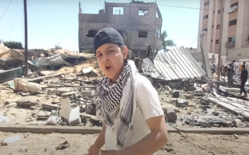 12χρονος ράπερ συγκινεί με το τραγούδι του για την Παλαιστίνη: «Αυτό που θέλουμε είναι ειρήνη» [ΒΙΝΤΕΟ]