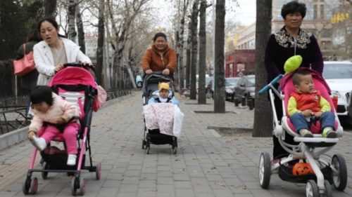 Στην Κίνα κάθε ζευγάρι θα μπορεί να αποκτά έως τρία παιδιά