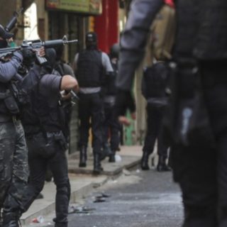 ΟΗΕ: Να γίνει έρευνα για την αιματηρή επιχείρηση της αστυνομίας σε φαβέλα που άφησε πίσω 25 νεκρούς