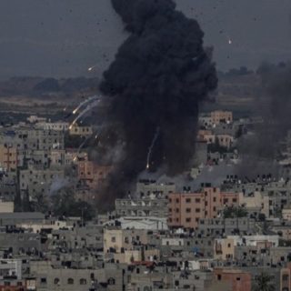 Αεροπορικά πλήγματα του Ισραήλ στη Γάζα
