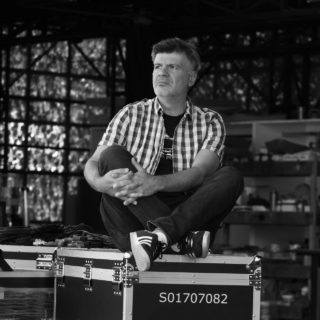 Φοίβος Δεληβοριάς και Παιδί Τραύμα στο απόλυτο τραγούδι του Φθινοπώρου