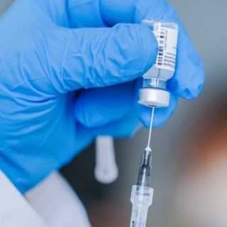 Ανοίγουν τα ραντεβού της ηλικιακής ομάδας 40-44 ετών