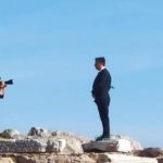 Μ. Βαρβιτσιώτης: Αντιδράσεις από τη φωτογράφιση του πάνω στα αρχαία της Ακρόπολης [ΕΙΚΟΝΕΣ]