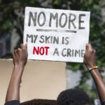 ΗΠΑ: Αστυνομικός σκότωσε 17χρονο αφροαμερικανό από το πίσω κάθισμα αυτοκινήτου