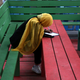 Η Parwana, ένα γενναίο κορίτσι από το Αφγανιστάν, γράφει για τα ρατσιστικά συρματοπλέγματα του ελληνικού κράτους