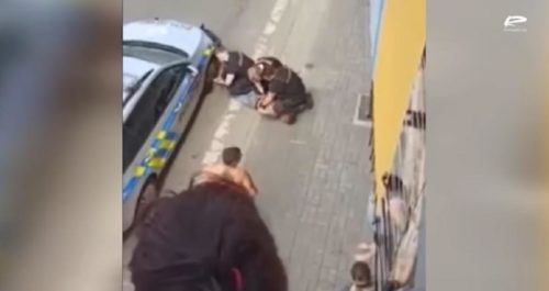 Τσεχία: Αστυνομικός γονατίζει άντρα στον λαιμό και τον σκοτώνει [ΒΙΝΤΕΟ]