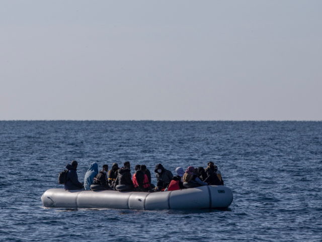 Ναυάγιο με τουλάχιστον 17 μετανάστες νεκρούς