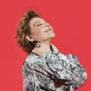 H Γιώτα Νέγκα τραγουδάει Ευτυχία Παπαγιαννοπούλου