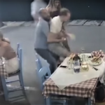 Χανιά: Διεθνές βραβείο σε εργαζόμενο εστιατορίου που έσωσε τουρίστα από πνιγμό [ΒΙΝΤΕΟ]