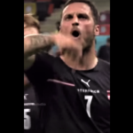 Ο Αρναούτοβιτς βρίζει χυδαία παίκτη της Βόρειας Μακεδονίας – «Γ@@@ τη μάνα σου την Αλβανίδα»