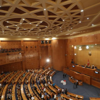 Τυνησία: Καθιστική διαμαρτυρία του προέδρου έξω από τo Κοινοβούλιο