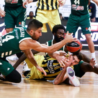 Εφ.Συν: Mε εντολή Χαρδαλιά ασθενείς παίκτες της Φενέρ μπήκαν στη χώρα