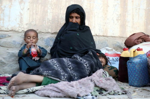 Δεκάδες ΜΚΟ ζητούν από την Ευρώπη να σταματήσει τις απελάσεις των Αφγανών μεταναστών
