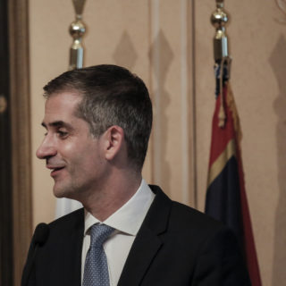 Έως το τέλος του έτους θα αρχίσουν τα μόνιμα έργα στην Πανεπιστημίου υπόσχεται ο Μπακογιάννης