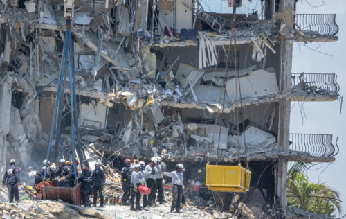 Κατάρρευση κτιρίου στο Μαϊάμι: Τους 18 έφτασαν οι νεκροί, ανάμεσά τους και 2 παιδιά