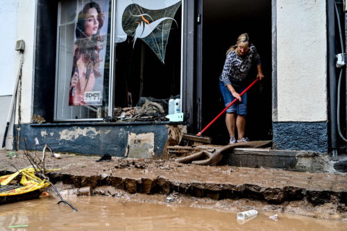 Έξι νεκροί και δεκάδες αγνοούμενοι από τις πλημμύρες στη δυτική Γερμανία