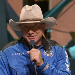 «Άναυδος» ο Τζεφ Μπέζος από το πόσο «μικρή και εύθραυστη» είναι η Γη
