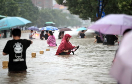 Κίνα: Οι νεκροί από τις πλημμύρες έφτασαν τους 33 ενώ άλλοι οκτώ άνθρωποι εξακολουθούν να αγνοούνται