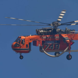 Φωτιά τώρα στον Βύρωνα κοντά σε σπίτια