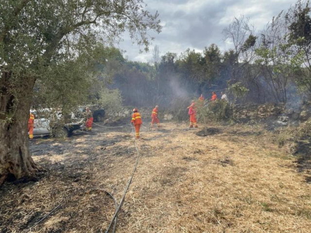 Για τρίτη ημέρα συνεχίζει να καίγεται η Σαρδηνία