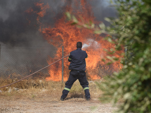 Συνεχίζουν να επιχειρούν οι πυροσβεστικές δυνάμεις σε Γορτυνία και Ανατολική Μάνη