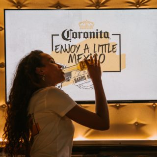 Απόψε το κορίτσι θέλει θάλασσα κι η παρέα θέλει Coronita Bucket