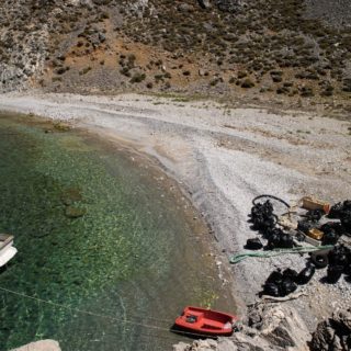 Στο «Αμοργόραμα» οι αλιείς ρίχνουν τα δίχτυα τους για να ψαρέψουν απορρίμματα