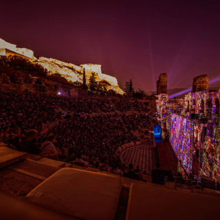 Με Max Cooper και Woodkid το Ηρώδειο γέμισε χρώματα και συναισθήματα