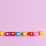 Φεμινιστικές συλλογικότητες στηρίζουν διπλωματική υπάλληλο που βρίσκεται αντιμέτωπη με μήνυση και αγωγή