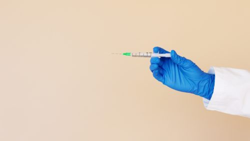 Υποχρεωτικός εμβολιασμός: Ποιοι και πότε θα εμβολιαστούν