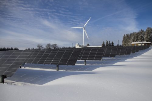 Η ζήτηση για ηλεκτρική ενέργεια αυξάνεται πιο γρήγορα σε σχέση με τις ανανεώσιμες πηγές