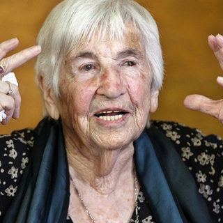 Μια από τις τελευταίες επιζήσασες της γυναικείας ορχήστρας του Άουσβιτς πέθανε σε ηλικία 96 ετών