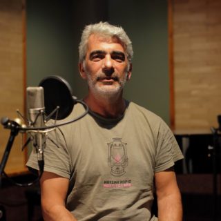 Δημήτρης Μυστακίδης: «Να μη λέμε στις κόρες μας να προσέχουν, αλλά στους γιους μας να μην είναι κακοποιητές»