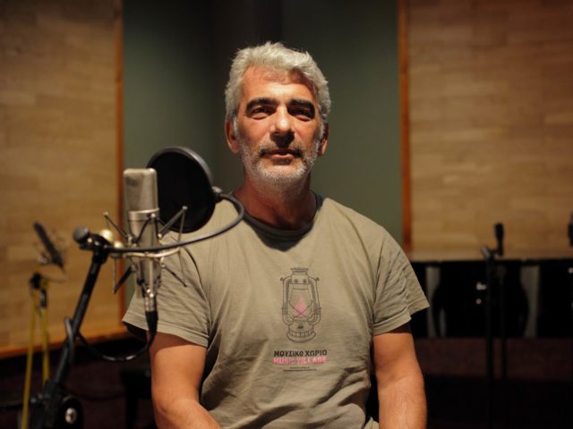 Δημήτρης Μυστακίδης: «Να μη λέμε στις κόρες μας να προσέχουν, αλλά στους γιους μας να μην είναι κακοποιητές»