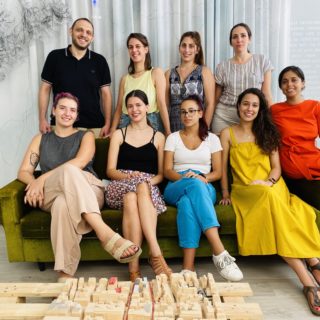 Σύγχρονες Αθηναίες και σύγχρονοι Αθηναίοι αναζητούν μια ταυτότητα