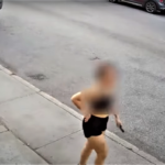 Άντρας επιτίθεται σεξουαλικά σε γυναίκα στη μέση του δρόμου [ΒΙΝΤΕΟ]