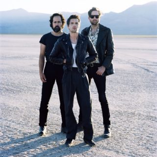 Στο Pressure Machine, το πομπώδες stadium rock των Killers στρέφεται στην απλότητα της αφήγησης